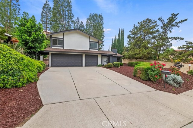 Detail Gallery Image 3 of 47 For 265 S Leandro St, Anaheim,  CA 92807 - 4 Beds | 2/1 Baths