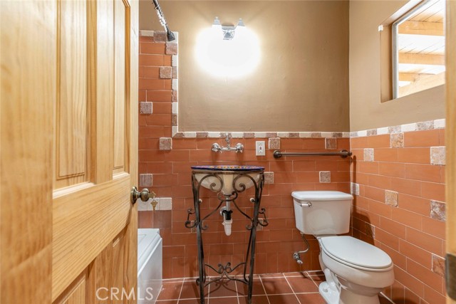 10630 Samoa Avenue, Tujunga CA: https://media.crmls.org/medias/e5a61fc6-cb89-4761-9513-e2cb41e970f4.jpg