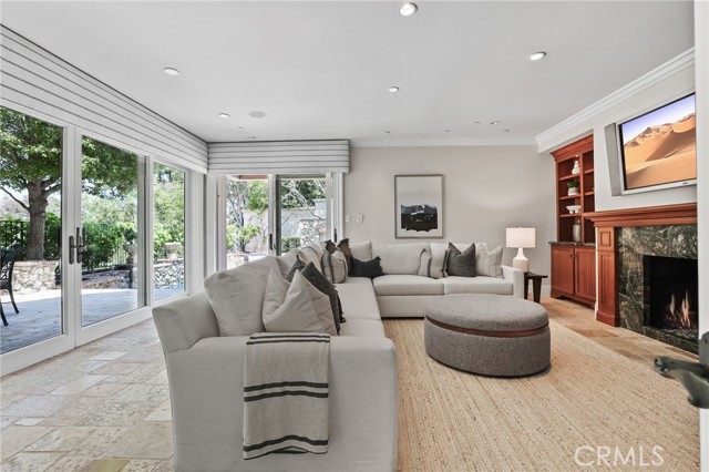 20 Cherry Hills Lane, Newport Beach CA: https://media.crmls.org/medias/e5a6628c-5c9a-4155-b188-da67223d70ab.jpg
