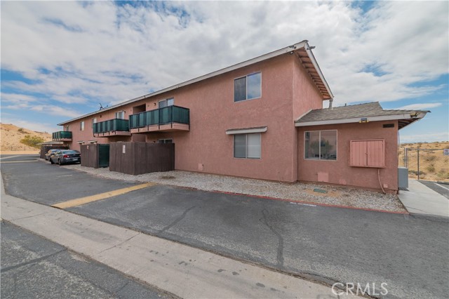 16518 Avalon Avenue, Victorville CA: https://media.crmls.org/medias/e5a835a1-71b1-49f1-8be1-6c04b4f1a382.jpg