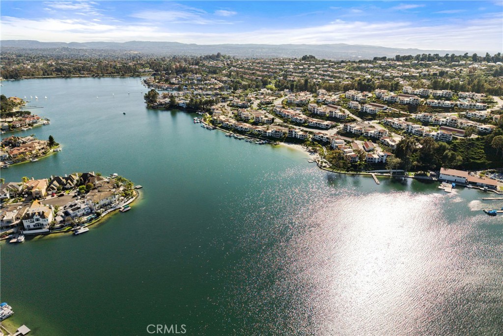 https://media.crmls.org/medias/e5a83cf0-cea5-404c-971f-52f28d83d4ff.jpg?preset=X-Large