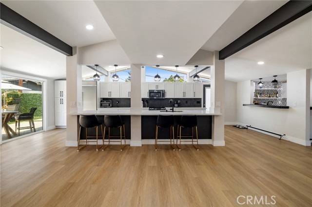 19945 Gresham Street, Northridge CA: https://media.crmls.org/medias/e5a870c7-25b1-4bde-a327-69b0d27dc03c.jpg