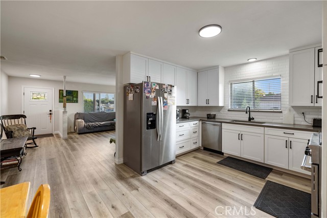 18557 Napa Street, Northridge CA: https://media.crmls.org/medias/e5a8957e-e2a4-480b-998f-8d2d3d52a9d1.jpg