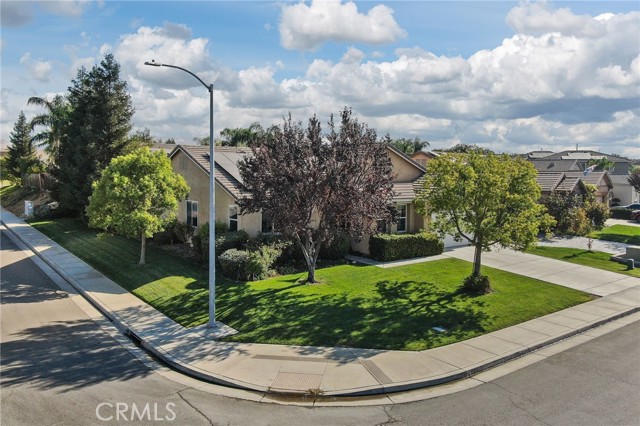 Detail Gallery Image 3 of 38 For 10700 Rainwater Ln, Bakersfield,  CA 93306 - 3 Beds | 2 Baths