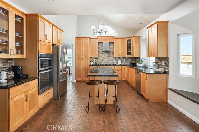 Detail Gallery Image 10 of 42 For 28735 Citrus Pl, Saugus,  CA 91390 - 4 Beds | 3 Baths