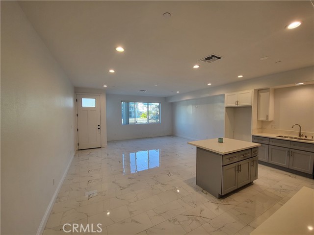 14614 Vanowen Street, Van Nuys CA: https://media.crmls.org/medias/e5a9c011-a1ea-4bf3-9d9d-41e6d4b45b83.jpg