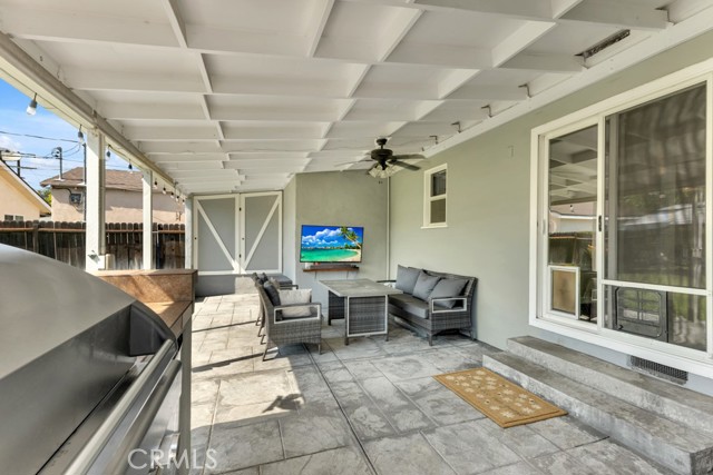 6507 Gentry Avenue, North Hollywood CA: https://media.crmls.org/medias/e5aa4185-4f0c-41ce-9f22-26b24e5279dc.jpg