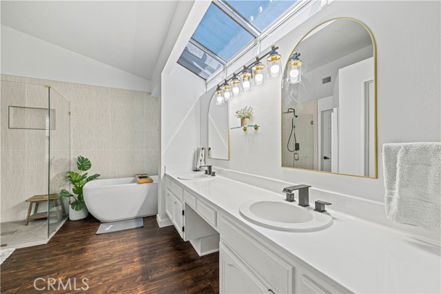 28777 Kathleen Avenue, Saugus CA: https://media.crmls.org/medias/e5aafdf2-46f4-4f75-a623-8860b3f23bc6.jpg