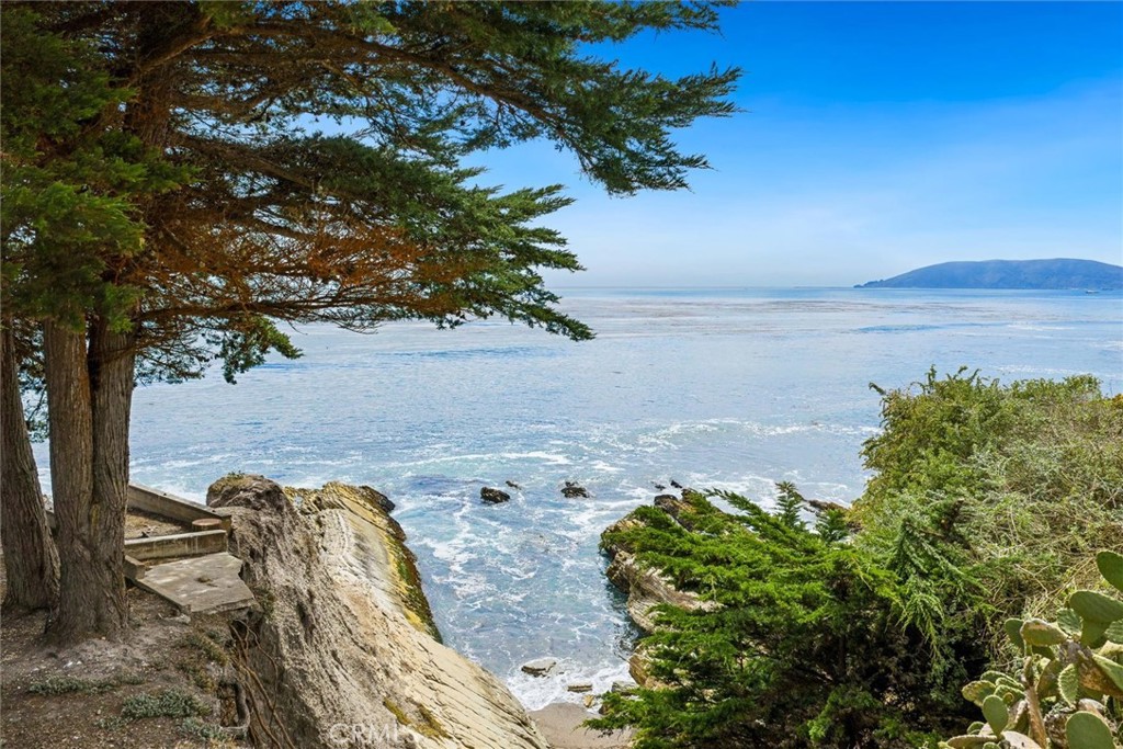 https://media.crmls.org/medias/e5ab2880-3610-459a-8d1e-53d5f95f57f3.jpg?preset=X-Large