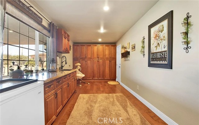 8686 Capelin Road, Phelan CA: https://media.crmls.org/medias/e5abc719-7b8d-4e6e-91d5-b6ebfa540926.jpg