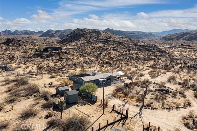 Detail Gallery Image 6 of 43 For 8575 Lobo Pass Rd, Joshua Tree,  CA 92252 - 2 Beds | 2 Baths