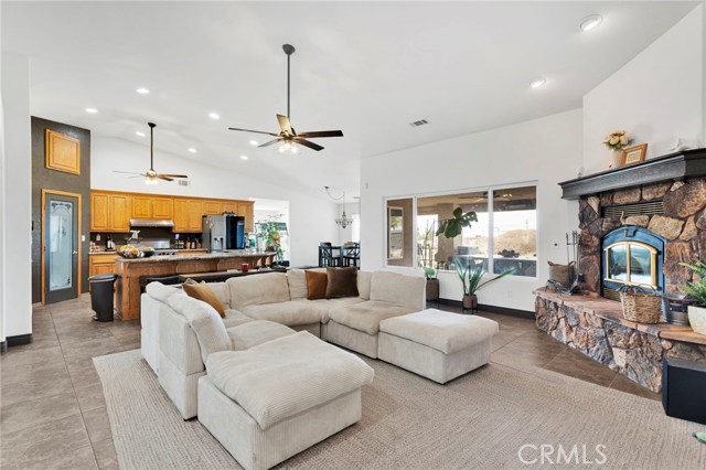 Detail Gallery Image 15 of 75 For 13724 Yuma Rd, Apple Valley,  CA 92307 - 5 Beds | 2/1 Baths
