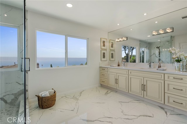 E5acea3b B9ce 4272 B63b 7052c2738972