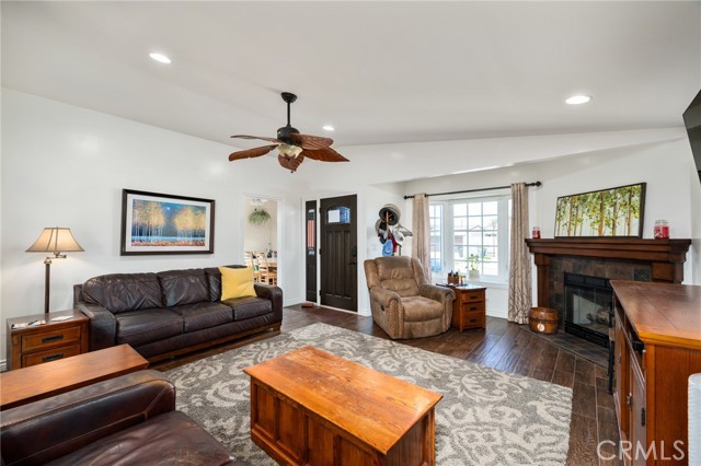 23714 Alliene Avenue, Torrance CA: https://media.crmls.org/medias/e5ad00e4-06b1-4c2e-a8d0-b07f15c8477b.jpg