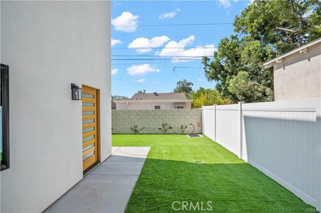 Detail Gallery Image 2 of 18 For 11428 Erwin, North Hollywood,  CA 91606 - 2 Beds | 2/1 Baths