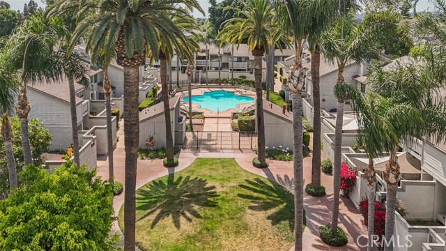 2220 E Chapman Avenue, Fullerton CA: https://media.crmls.org/medias/e5ad8b27-0f1f-44c2-b3e7-dadf53eb3faa.jpg