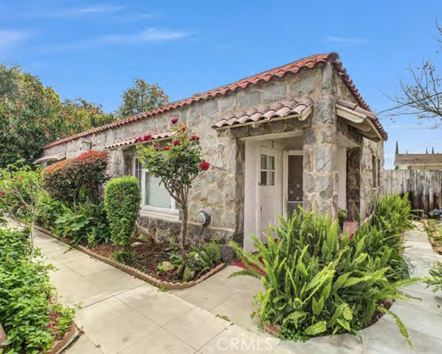 581 N Euclid Avenue, Upland CA: https://media.crmls.org/medias/e5adf54c-f015-45a9-ad39-f3714dc9b0f2.jpg