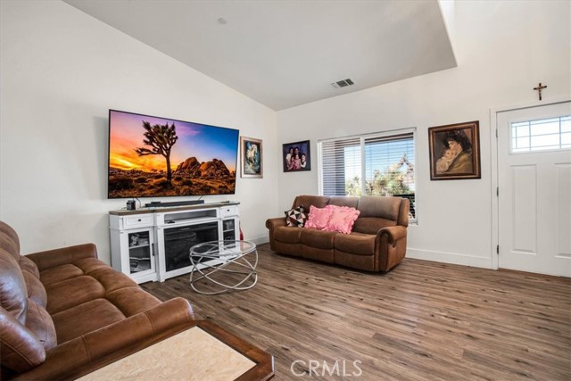 Detail Gallery Image 9 of 53 For 58385 Delano Trl, Yucca Valley,  CA 92284 - 4 Beds | 2 Baths