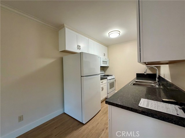 Detail Gallery Image 5 of 8 For 2266 Cazador, Los Angeles,  CA 90065 - 40 Beds | 24 Baths