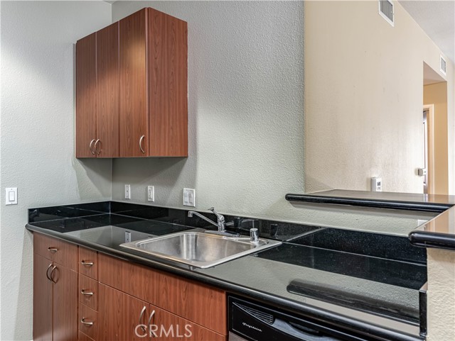 Detail Gallery Image 8 of 29 For 1801 E Katella Ave #2132,  Anaheim,  CA 92805 - 1 Beds | 1 Baths