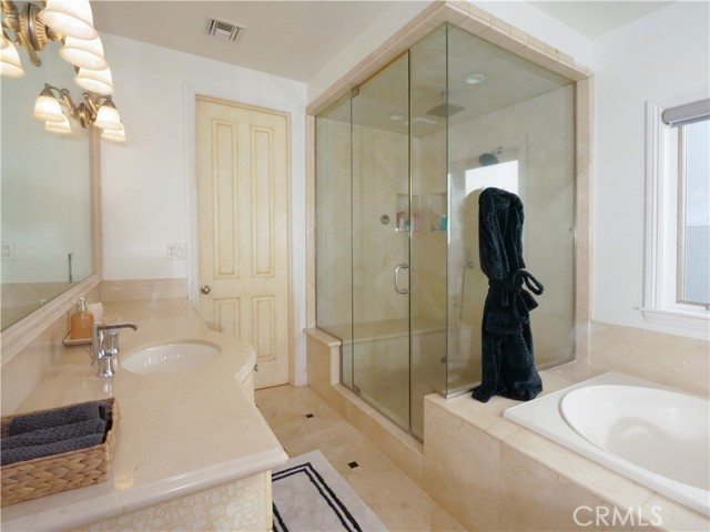 1026 Duncan Avenue, Manhattan Beach CA: https://media.crmls.org/medias/e5af3b48-0041-4037-844c-9add2e0ed659.jpg