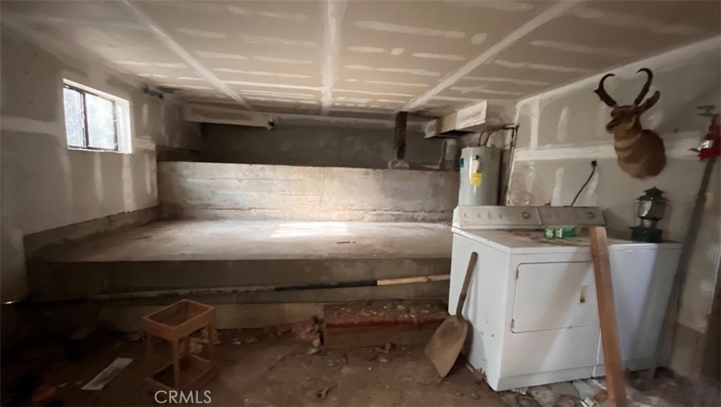https://media.crmls.org/medias/e5af50ef-1e40-4490-bbc4-750324e5530b.jpg?preset=X-Large