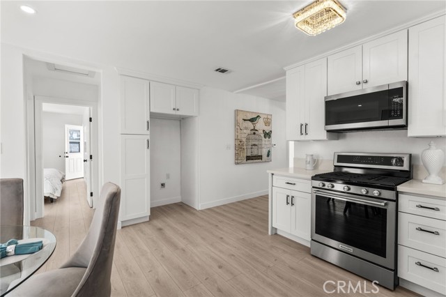 Detail Gallery Image 14 of 36 For 8502 Comolette, Downey,  CA 90242 - 3 Beds | 2 Baths