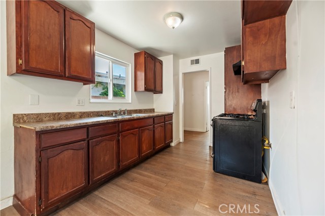 Detail Gallery Image 13 of 30 For 2871 E Tyler, Long Beach,  CA 90810 - 3 Beds | 2 Baths