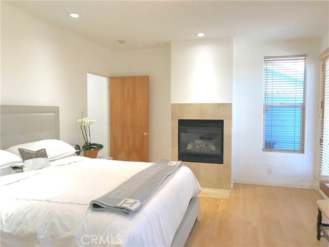 502 Rosecrans Avenue, Manhattan Beach, California 90266, 2 Bedrooms Bedrooms, ,2 BathroomsBathrooms,Residential,Sold,Rosecrans,SB22066410