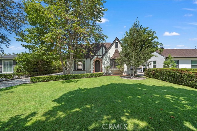 2404 N Poinsettia, Santa Ana CA: https://media.crmls.org/medias/e5b2ec23-6865-4c35-959b-004679b2eeb5.jpg