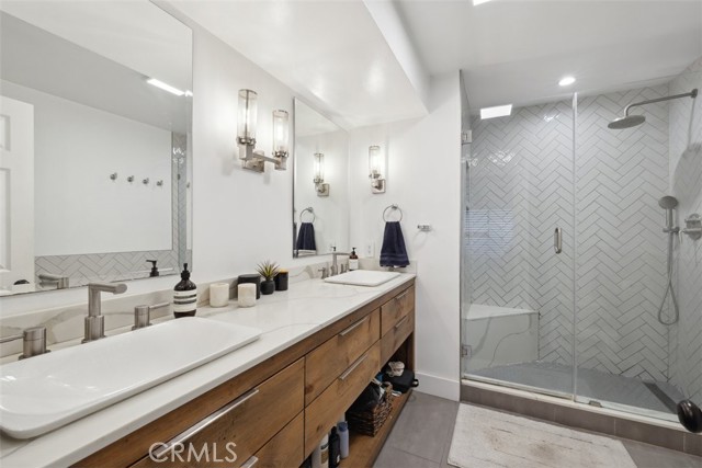 4455 Fulton Avenue, Sherman Oaks CA: https://media.crmls.org/medias/e5b30045-57b5-4901-b78d-12f20a1d537c.jpg