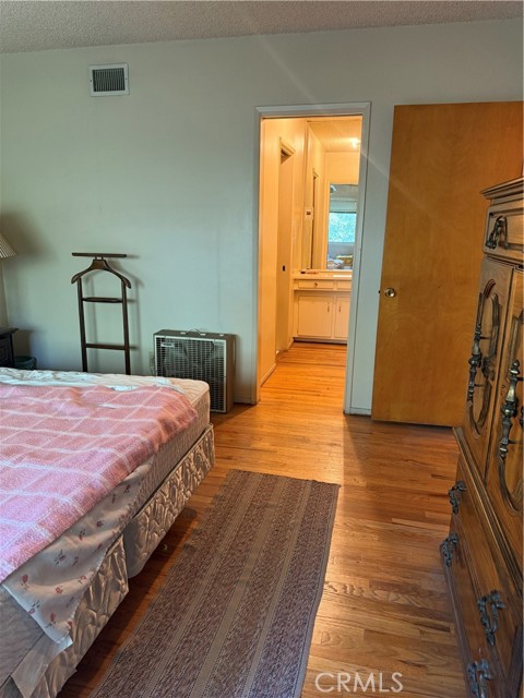 6002 Springvale Drive, Los Angeles CA: https://media.crmls.org/medias/e5b32a25-e876-48b8-9eab-10c2fadea61a.jpg