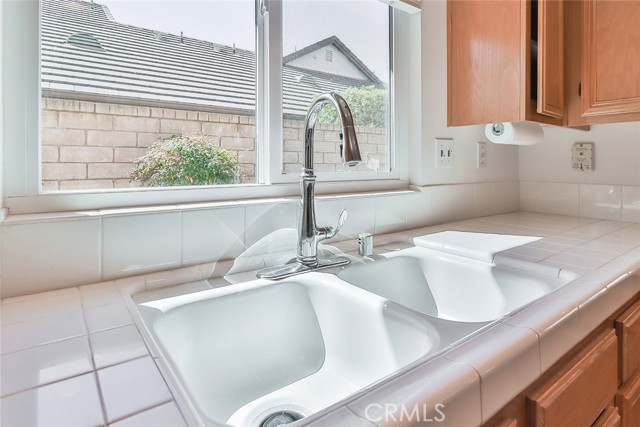 Detail Gallery Image 13 of 41 For 2023 Freesia Ave, Simi Valley,  CA 93063 - 2 Beds | 2/1 Baths
