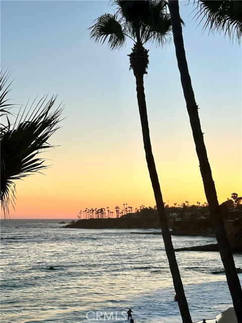 425 Monterey Drive, Laguna Beach CA: https://media.crmls.org/medias/e5b3d29f-7d17-4c1a-8485-6b7256ff37ba.jpg
