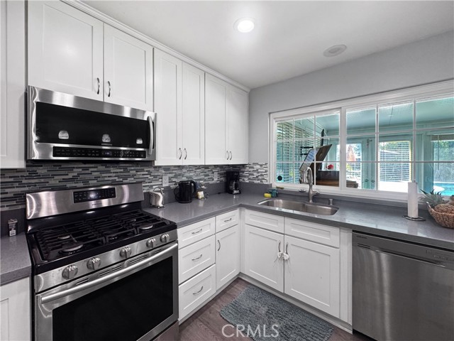 Detail Gallery Image 5 of 31 For 19891 Athenon Ave, Perris,  CA 92570 - 4 Beds | 2 Baths