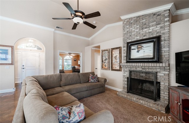 Detail Gallery Image 3 of 20 For 2232 Howard St, Kingsburg,  CA 93631 - 4 Beds | 2 Baths