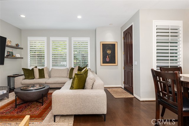453 N Altadena Drive, Pasadena CA: https://media.crmls.org/medias/e5b58ff0-7603-4f2d-b138-8ebdaff961e0.jpg