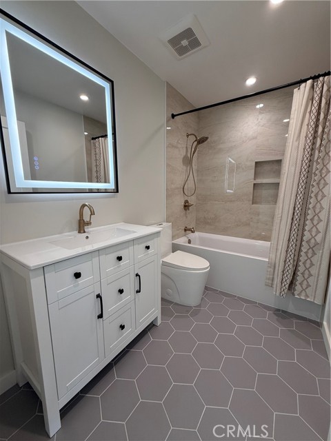Detail Gallery Image 2 of 3 For 25240 Everett #1/2,  Newhall,  CA 91321 - 2 Beds | 1 Baths