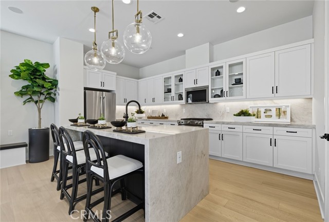58 Remy Lane, Montebello CA: https://media.crmls.org/medias/e5b69ce6-cc32-491f-aa5a-35296e127677.jpg