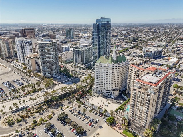 850 E Ocean Boulevard, Long Beach CA: https://media.crmls.org/medias/e5b6b2db-b1a4-4ebd-998e-46b4c9726f83.jpg