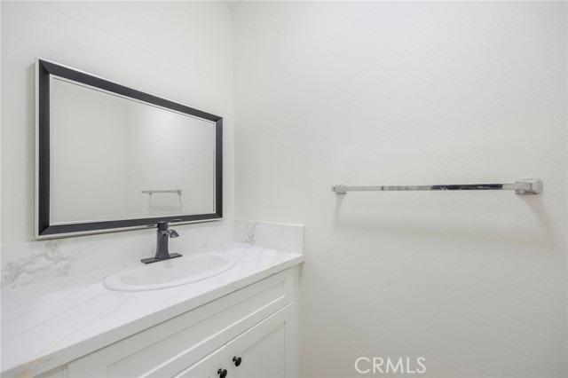 Detail Gallery Image 10 of 28 For 18110 Killion St #2,  Tarzana,  CA 91356 - 3 Beds | 2/1 Baths