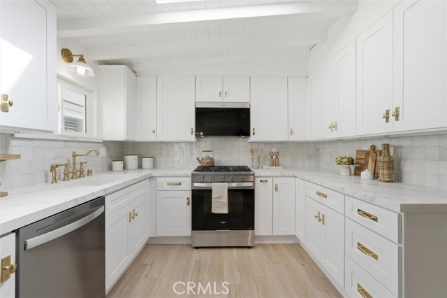 Detail Gallery Image 9 of 52 For 436 1st St, Manhattan Beach,  CA 90266 - 4 Beds | 2/1 Baths