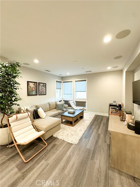 Detail Gallery Image 26 of 48 For 12039 Estrella Pl, Porter Ranch,  CA 91326 - 5 Beds | 5 Baths