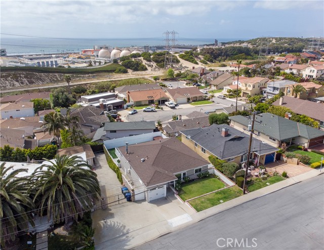 741 Hillcrest Street, El Segundo CA: https://media.crmls.org/medias/e5b867cc-124d-4dd7-b3f2-484f9563e21a.jpg