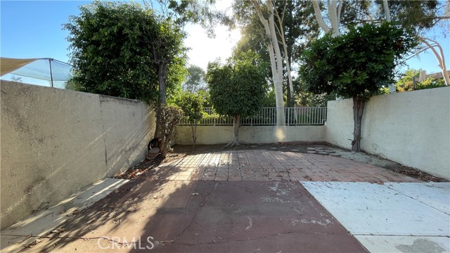 Detail Gallery Image 10 of 11 For 809 Creekside Dr #35,  Fullerton,  CA 92833 - 2 Beds | 2/1 Baths