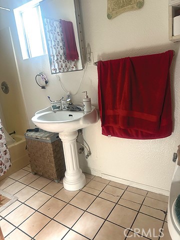 Detail Gallery Image 6 of 8 For 8669 Cypress Ave, South Gate,  CA 90280 - 5 Beds | 3 Baths