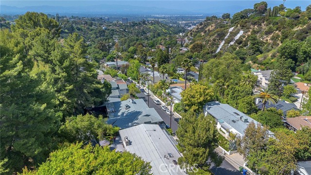 3521 Stonewood Drive, Sherman Oaks CA: https://media.crmls.org/medias/e5b9e01e-d13d-4f3d-abcd-ba438b633ce9.jpg