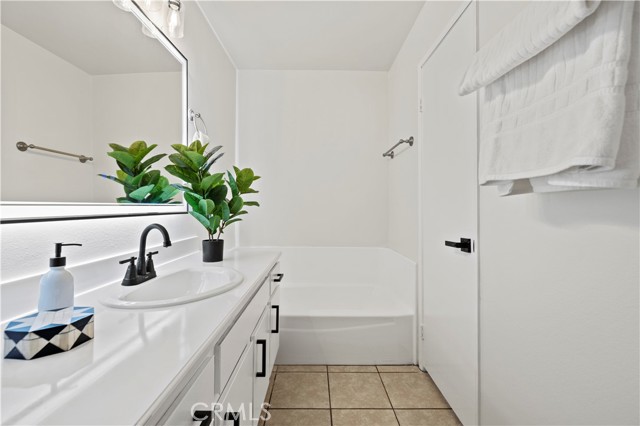 25273 Avenida Dorena, Newhall CA: https://media.crmls.org/medias/e5b9e638-c31c-4b64-b4ff-76fc60437ab8.jpg