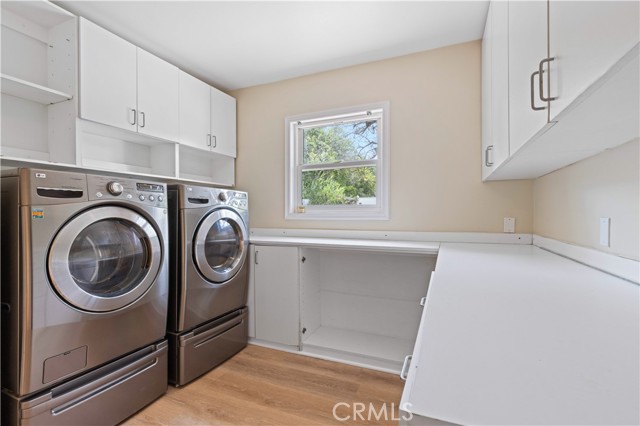 13405 Tiara Street, Valley Glen CA: https://media.crmls.org/medias/e5b9fdb1-27c9-416f-b8c1-25197eca43ad.jpg