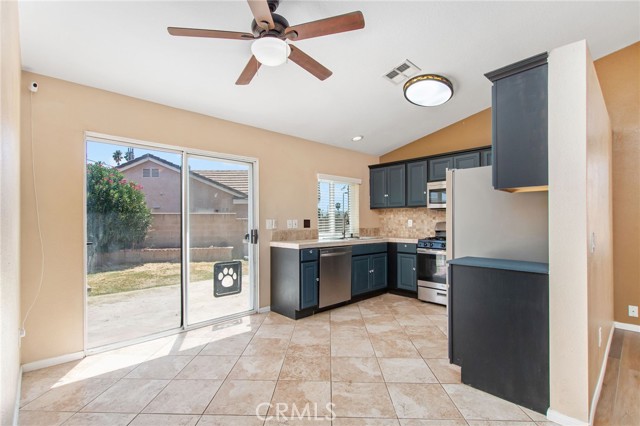 Detail Gallery Image 7 of 33 For 720 Balsam Way, Hemet,  CA 92545 - 2 Beds | 2 Baths